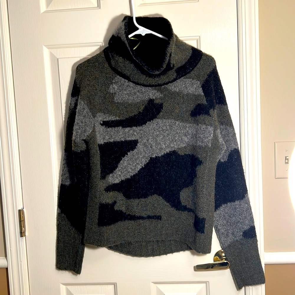 Aqua, XS, turtle neck, green/black/gray, tags still on